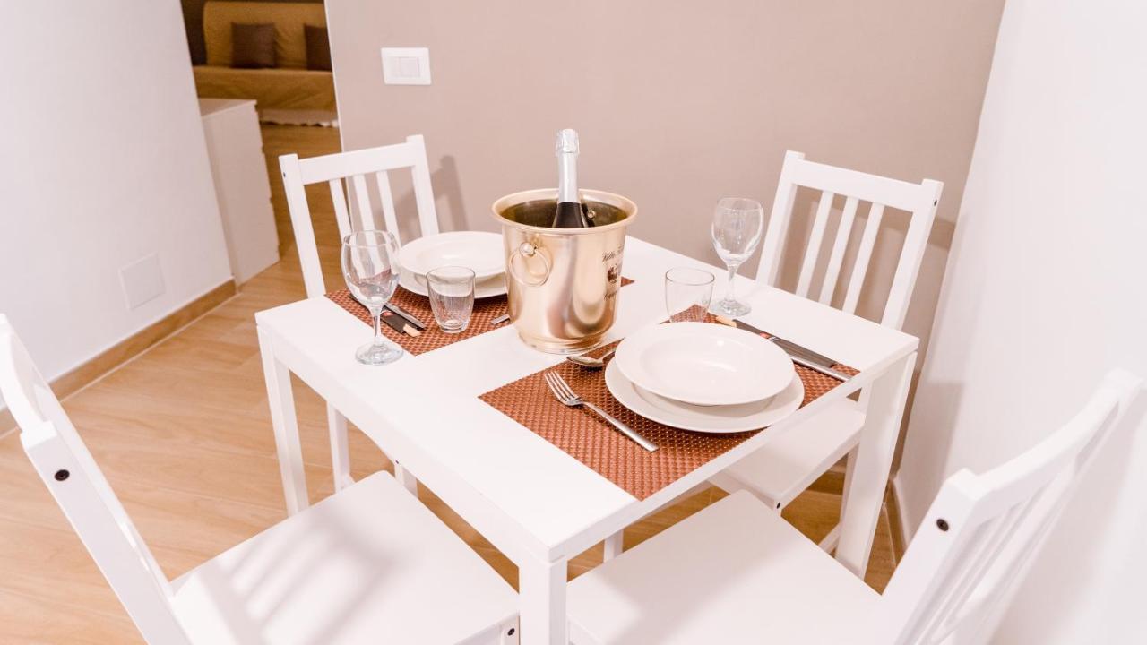 נאפולי Reginella Duomo Apartment מראה חיצוני תמונה